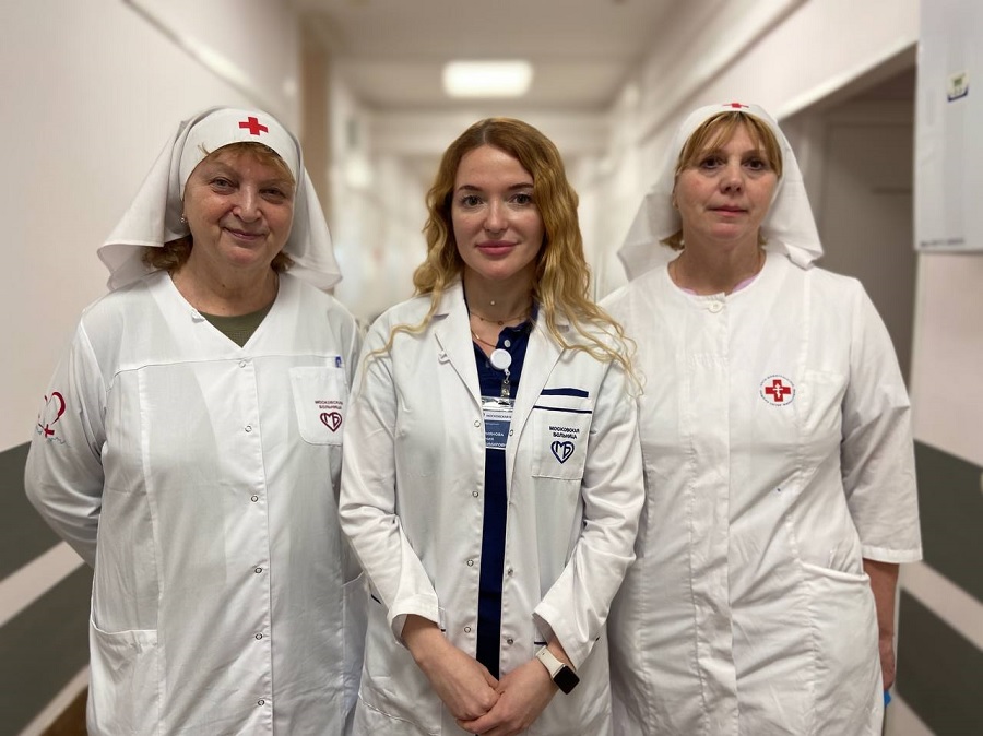 Сестры милосердия помогли пациенту #ИКБ2 вернуться домой в Томск к престарелой маме