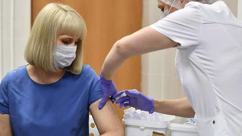 врач ИКБ №2 Светлана Краснова в числе первых добровольцев участвует в клиническом исследовании вакцины